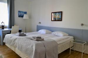 Postel nebo postele na pokoji v ubytování Solsta Hotell