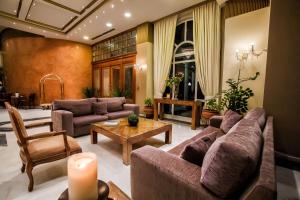 Posezení v ubytování Kouros Hotel