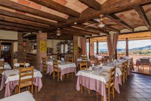 Restaurant o un lloc per menjar a Hotel Rural Almazara