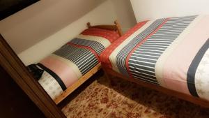 A bed or beds in a room at Titanic Sailortown Belfast City Centre townhouse