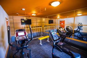 Spordikeskus ja/või sportimisvõimalused majutusasutuses Adventure Hotel