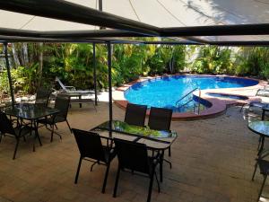 Bazén v ubytování Mango Tree Holiday Apartments nebo v jeho okolí