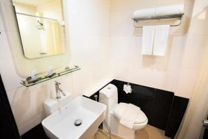 Um banheiro em The Loft Resort Bangkok