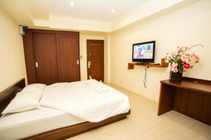 TV a/nebo společenská místnost v ubytování The Loft Resort Bangkok