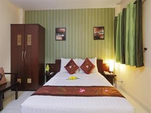 Postel nebo postele na pokoji v ubytování Sen Sai Gon Hotel - Ben Thanh Market