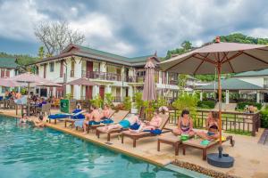 Piscina di PP Charlie Beach Resort o nelle vicinanze