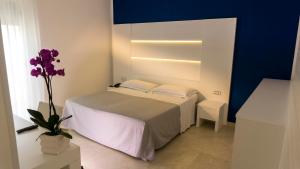 Tempat tidur dalam kamar di Hotel Scialara