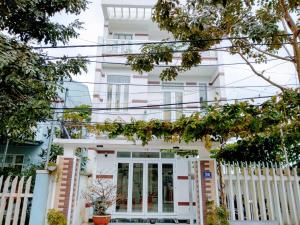 a white house with a white fence at Ly Ly River in Hoi An