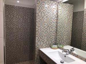 A bathroom at El Colorín