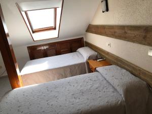 A bed or beds in a room at El Colorín