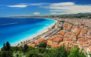 mit Blick auf die Stadt Dubrovnik und den Strand in der Unterkunft Le Pairou in Nizza