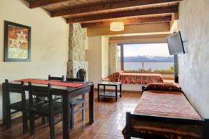 Postel nebo postele na pokoji v ubytování La Caleta Bungalows