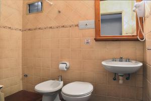 Un baño de La Caleta Bungalows