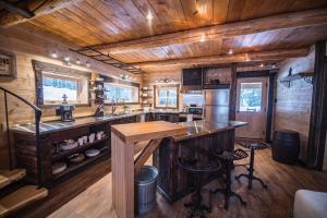 Afbeelding uit fotogalerij van Les 3 Cavaliers - Les Chalets Spa Canada in La Malbaie +40 foto's