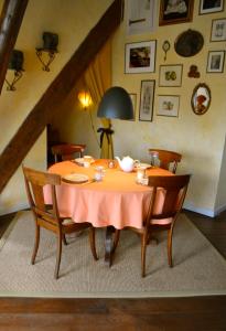 a dining room table with a pink table cloth on it at Apartment Noorderloft in Hornhuizen