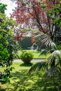 A garden outside Hotel Rural Cabo Busto