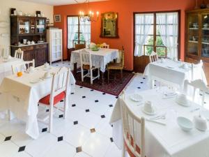 A restaurant or other place to eat at Hotel Rural Cabo Busto