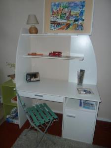 a white desk with a shelf and a toy car on it at Palais Cronstadt in Toulon