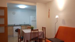Una cocina o zona de cocina en Apartamentos Puerta Muralla