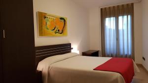 Cama o camas de una habitación en Apartamentos Puerta Muralla