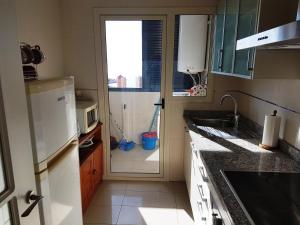 Kuchyňa alebo kuchynka v ubytovaní GEMELOS 26 APARTMENTS - Benidormland