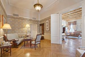 Część wypoczynkowa w obiekcie The Bonerowski Palace Boutique Hotel