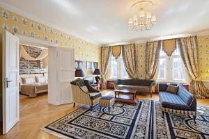 Część wypoczynkowa w obiekcie The Bonerowski Palace Boutique Hotel
