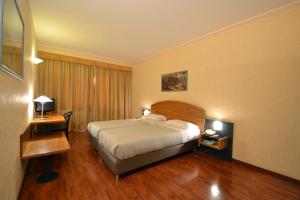 מיטה או מיטות בחדר ב-Sun Hotel