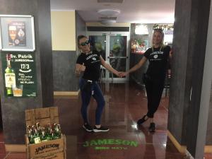 Επισκέπτες που μένουν στο Hotel Arena