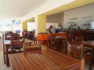 Restaurace v ubytování Preciosos Estudio Vista al Mar o jardín