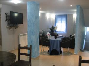 TV/trung tâm giải trí tại Albergue Turístico Rio Aragon