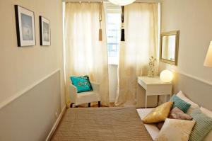 Łóżko lub łóżka w pokoju w obiekcie UnitApartament Warszawa Centrum Room in Apartment by Metro Rondo ONZ Super wygodne noclegi zapraszamy