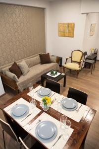 Posedenie v ubytovaní Athens Center Spacious Luxury Apartment