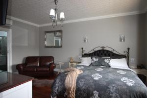 Letto o letti in una camera di Noah's Stanley Luxury Bed and Breakfast