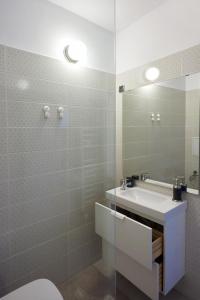 Kylpyhuone majoituspaikassa Brand new Lozenets APT