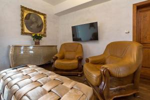 TV a/nebo společenská místnost v ubytování Arcadie Hotel & Apartments