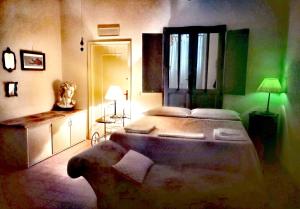 Postel nebo postele na pokoji v ubytování B&B LaMaGia di Corte Moronati