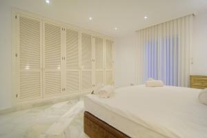 Posteľ alebo postele v izbe v ubytovaní Apartment in White Pearl Beach + 24 fotografií