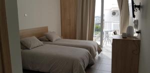 Ένα ή περισσότερα κρεβάτια σε δωμάτιο στο Sunny Napa Apartments