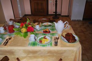 a table with plates of food on it at B&B Sol Y Mar in Formia