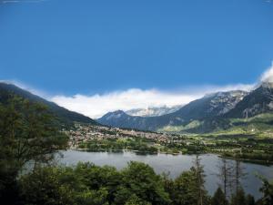 カルチェラーニカ・アル・ラーゴにあるCasa De Valの山の湖上の町並み