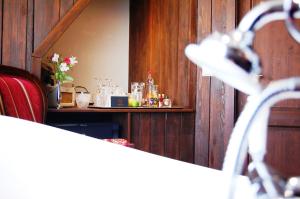 Postel nebo postele na pokoji v ubytování Hotel Wellness Goldenes Fass Meißen