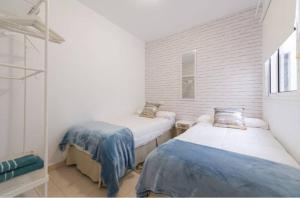 Lova arba lovos apgyvendinimo įstaigoje Stylish apartment in Canteras beach