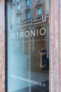 Certificato, attestato, insegna o altro documento esposto da Petronio Residence