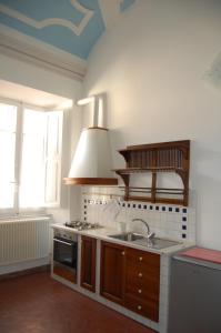 A kitchen or kitchenette at Il Cortile