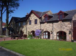 Gedung tempat guest house berlokasi