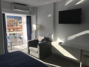 TV a/nebo společenská místnost v ubytování Honeymoon Apartments