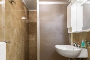 Um banheiro em Lake Panorama - byMyHomeinComo