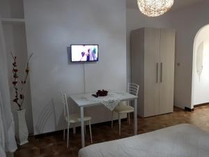 TV a/nebo společenská místnost v ubytování La farfalla