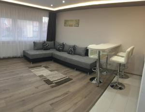Posedenie v ubytovaní F&M Apartman
